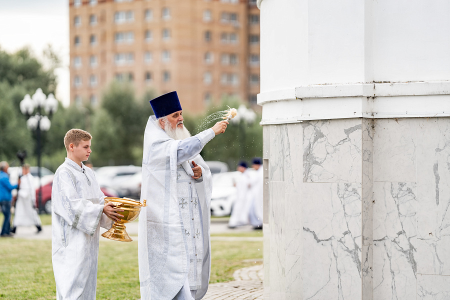 Великое освящение храма Всех святых, в земле Русской просиявших города Ступино